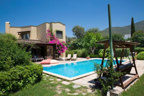  Important Group | Villa Costa in Ortakentyahşi