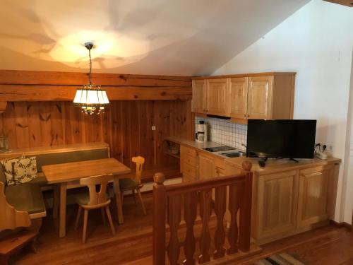 2 bedrooms, 3 beds