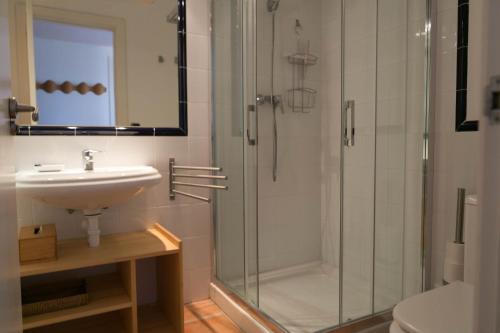 2 bedroom apartment in Begur center. Sea views terrace and pool Ref:H09 - image 2