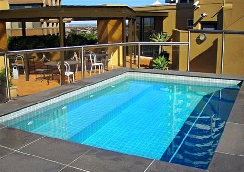 Cosmopolitan apartment at College St - main image