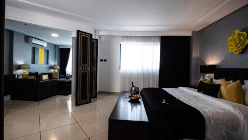 Oak Plaza Hotel, East Airport