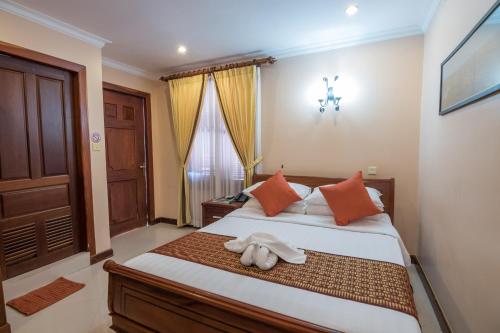 Deluxe Double Room image 9
