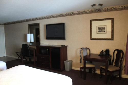 Shiretown Inn & Suites - image 5