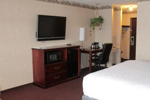 Shiretown Inn & Suites