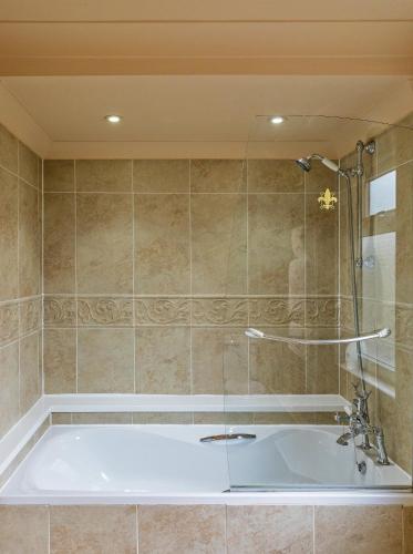 Best Western Plus Rogerthorpe Manor Hotel Thorpe Audlin - 