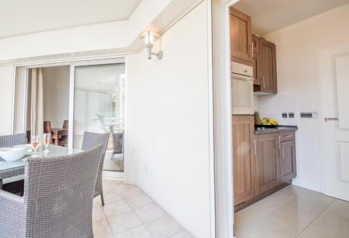 Sunlight Properties - Kahlua - Cannes - Sea front - image 10