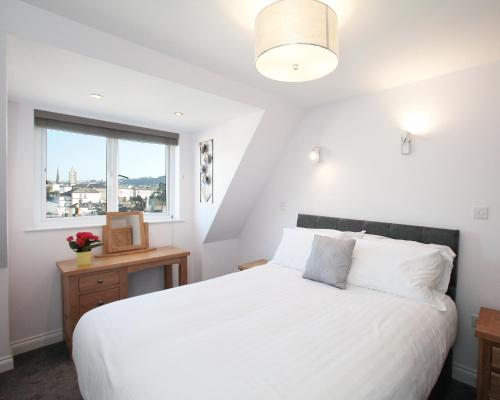 Austens Luxury Apartments - main image