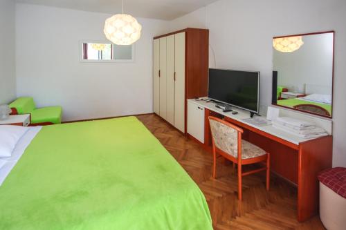 Cukon Holiday Home