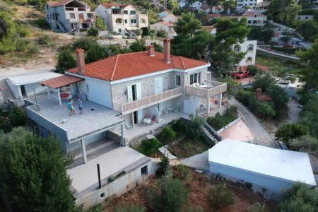  Beach Apartment Viktor 2 in 21410 Postira