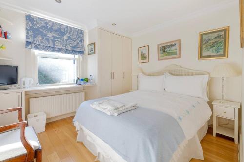 Fulham B&B, London