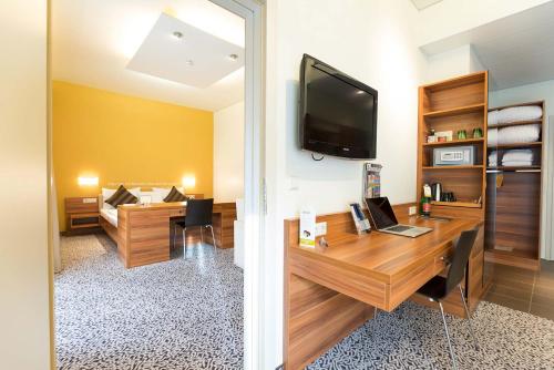 Hotel Süd - image 8