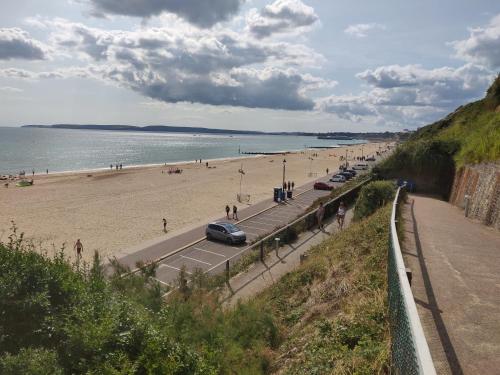 Picture of Hartford Court, East Cliff, Bournemouth. Walk To Beach And Town