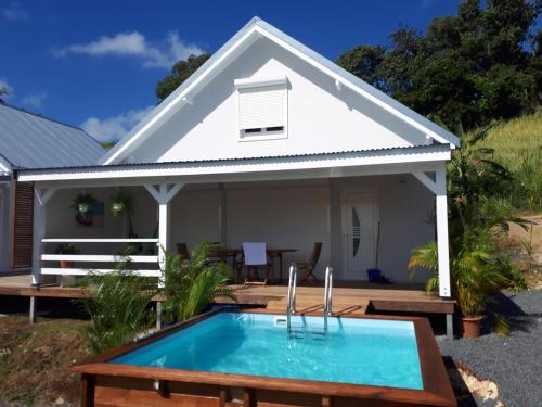 Instalaciones, EVASION CARAÏBES (EVASION CARAIBES) in Petit-Bourg