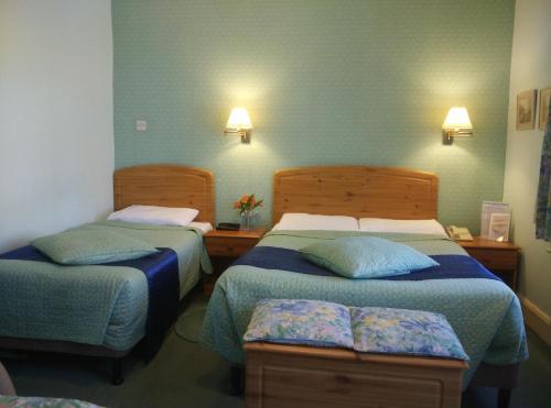 River Hotel - image 11