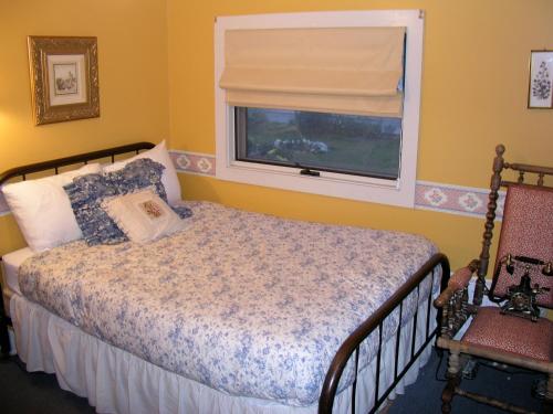 Queen Room with Garden View