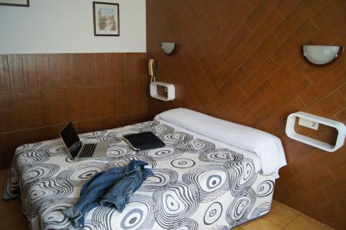 Hostal Sanmar - image 7