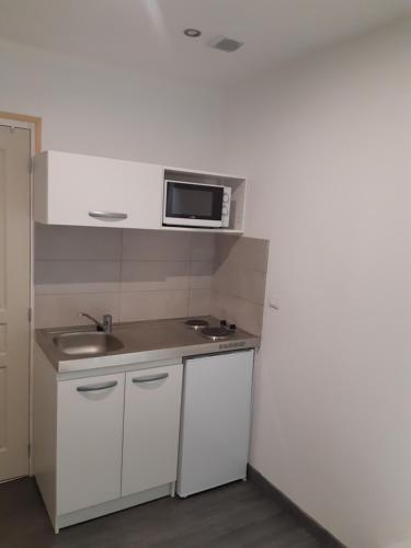 Iago Lodge ,gare et aéroport à proximité (Iago Lodge ,gare et aeroport a proximite) in เมอลัง