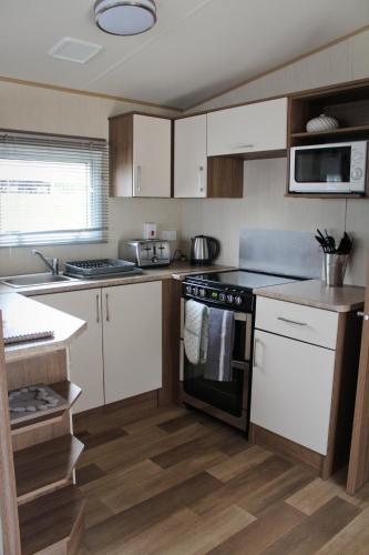 3 Bed Static Caravan @ Hoburne Devon Bay