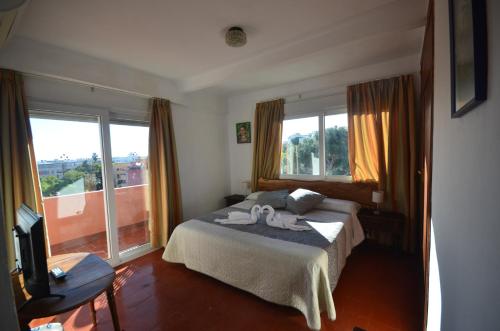 Double Room with Balcony image 10