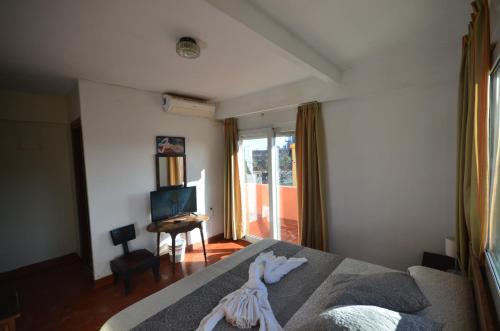 Double Room with Balcony image 8