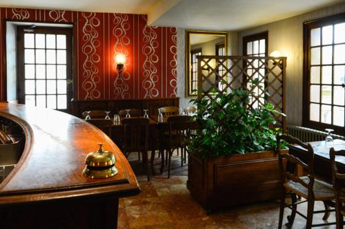 Logis Hôtel Restaurant de la Poste (Logis Hotel Restaurant de la Poste) in 薩爾特河畔勒梅勒