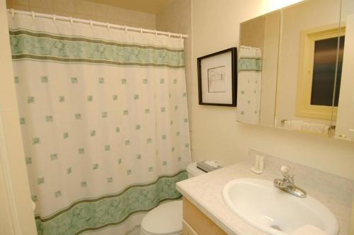 118 E. Bleeker Street Lower Level, Large Lower-Level Condo in Duplex with Private Deck 118 E. Bleeker Street Lower Level, Large Lower-Level Condo in Duplex with Private Deck