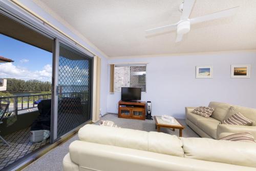Camelot 6, Forster (foto 3)