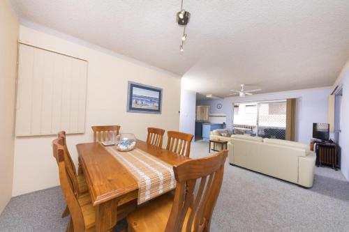 Camelot 6, Forster (foto 4)