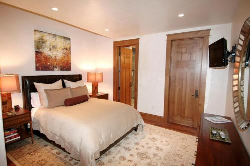 Frias Properties of Aspen Homes - image 8