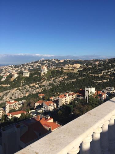 Alentours, Apartment with Nice View in Aley