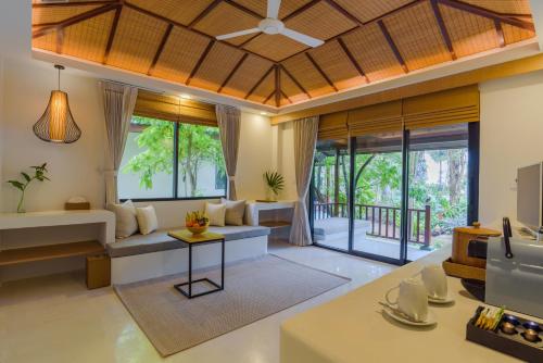 Paradise Beach Resort Samui Room Type - Deluxe Villa