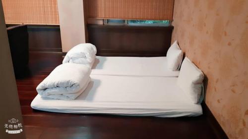 Japonesque Garden Suite
