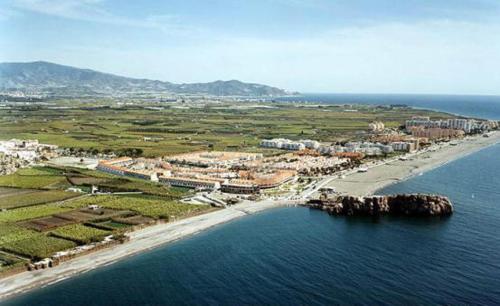 Apartamento a 150 metros del Mar, parking y Wifi