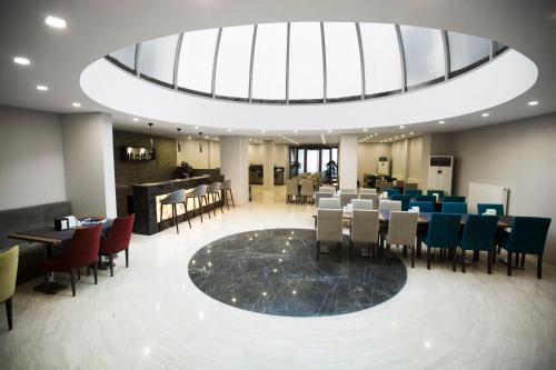 ศูนย์ธุรกิจ, Piskin Hotel in เดนิซิล