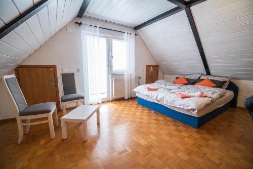 Apartment Tina with Seasonal Pool in Podsreda