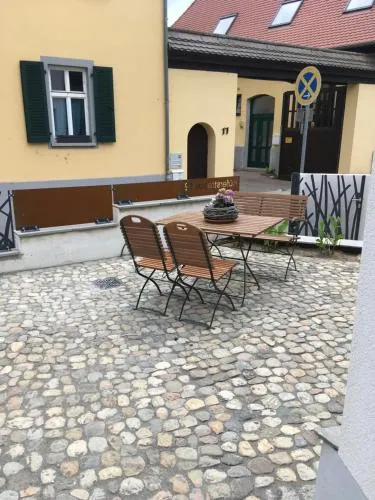 Schmuckkästle am Hafen in Wiesbaden, Deutschland
