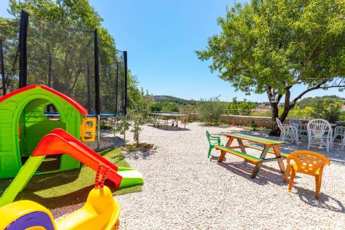 Villa Vicina Villa Vicina Milna is a popular choice amongst travelers in Brac Island, whether exploring or just passing through. The hotel offers a wide range of amenities and perks to ensure you have a great time