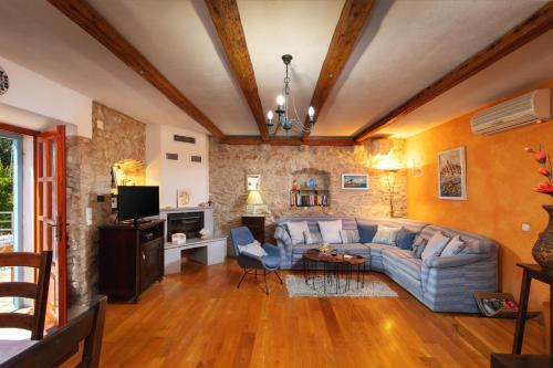 Villa Vicina Heritage villa for 9,Milna - close to restaurants and shops - Brac Island Villa Vicina Heritage villa for 9,Milna - close to restaurants and shops - Brac Island