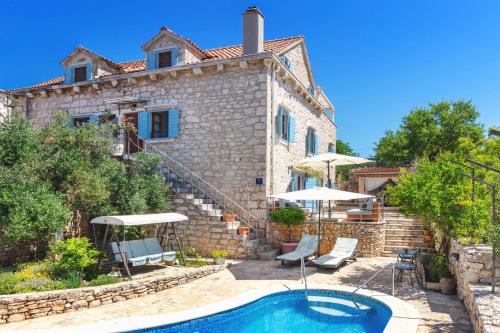 Villa Vicina Lovely villa in a beautiful town - close to restaurants and shops Brac Island