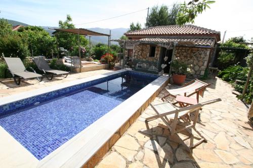  Vinieris Villas - Almond Cottage in 28083 Keramiaí