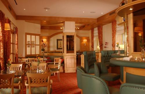 ผับ/เลาจน์, Ringhotel Weißer Hirsch in เวอร์นิเกอโรเดอ