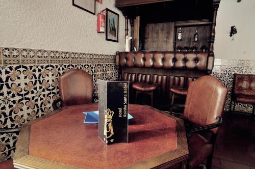 바/라운지, Rainha Santa Isabel - Obidos History Hotel in 오비두스