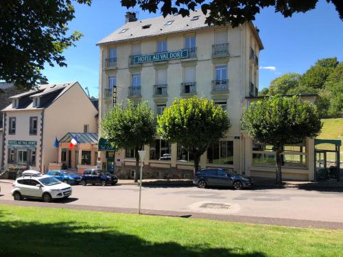 Hotel Au Val Doré - Hôtel - La Bourboule