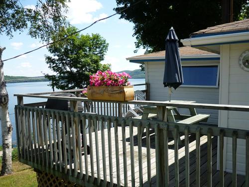Silver Springs Cottage Resort in Highland Grove (ON)