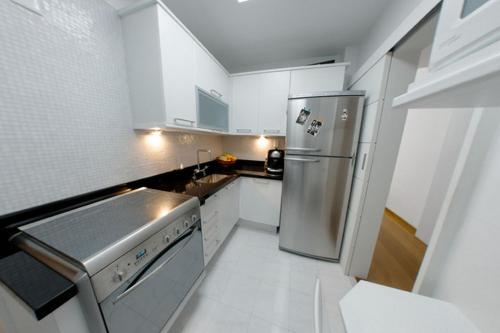 Leblon House Cupertino close to the beach 24 hour doorman garage air conditioning and washer / dryer - image 3