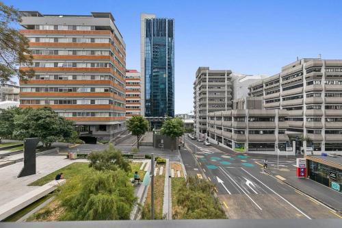 Two Bedroom Near Sky Tower - with Gym and Sauna!