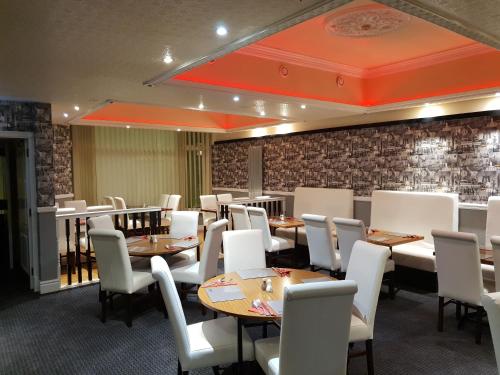 Ascot Hotel - image 11