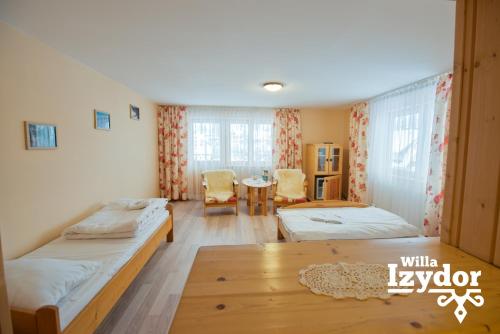 Family Room with Mountain View image 6