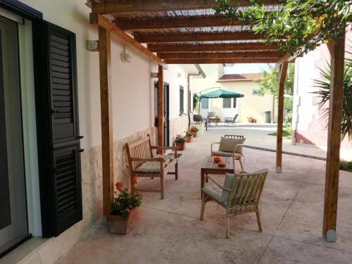 COUNTRYHOUSE 5