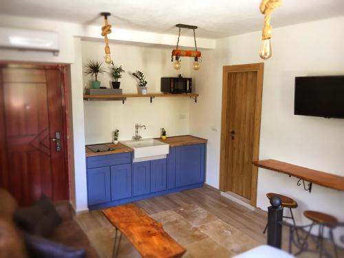 MARETA II - waterfront in Ljuta